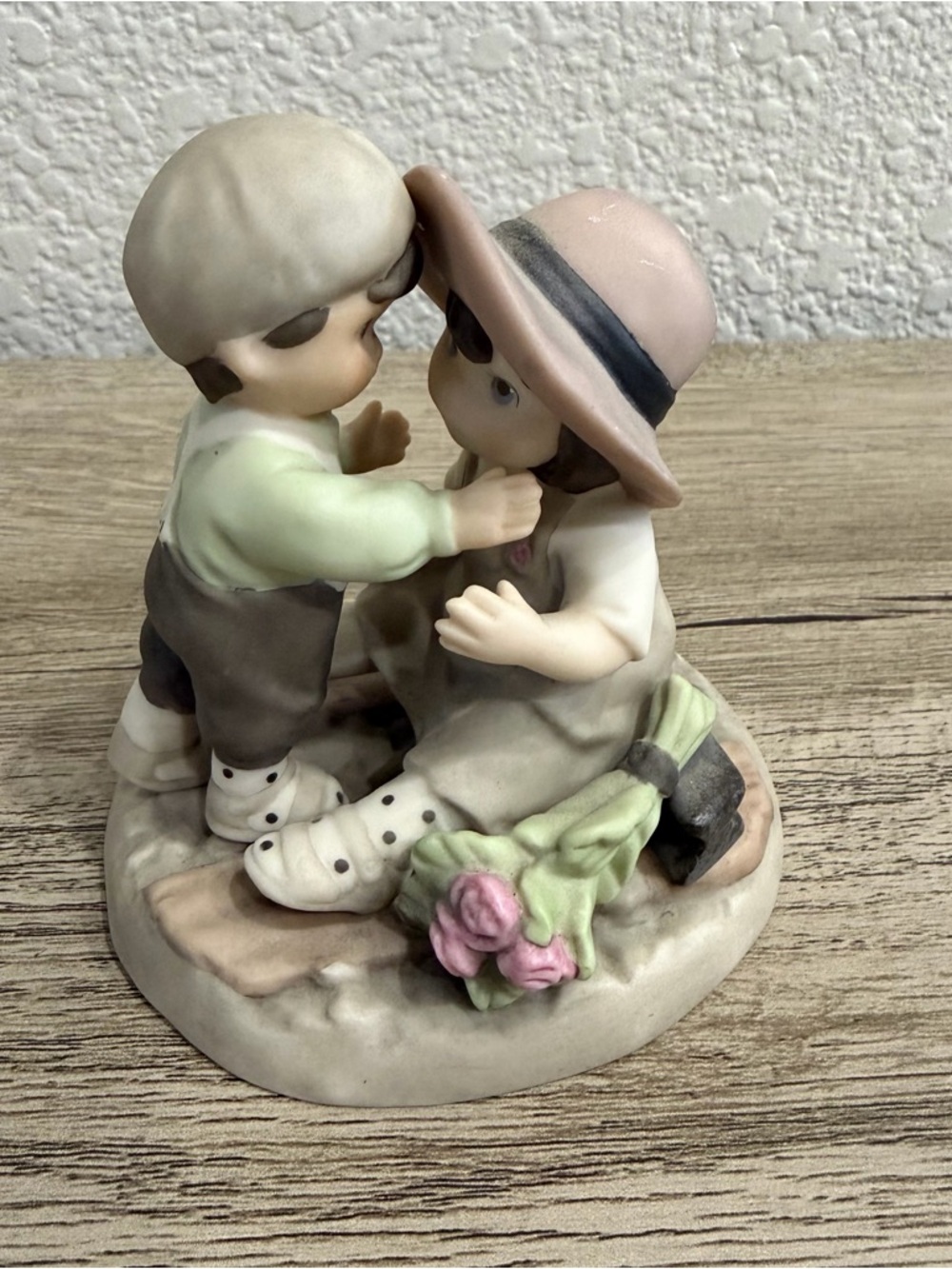 Ceramic Figurine Enesco 487333  “Shall We Kiss and Make Up?” 1998 Kim Anderson